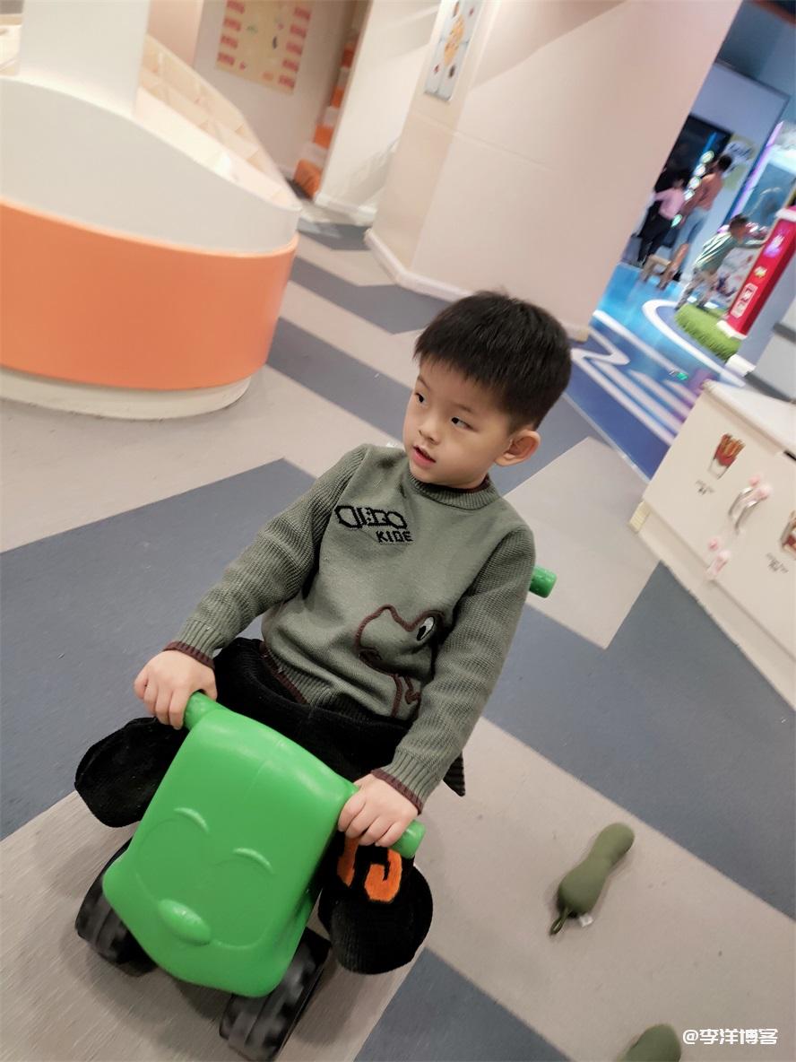 人类幼崽岩书小朋友四周岁生日记录