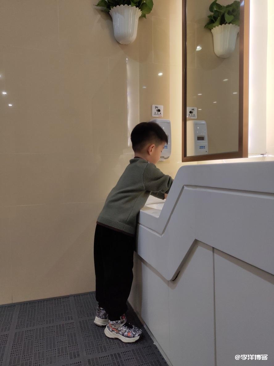 人类幼崽岩书小朋友四周岁生日记录